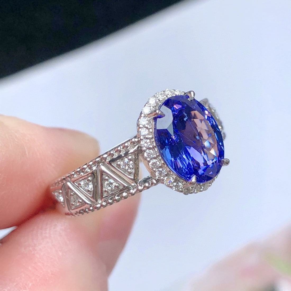 14k Gold 2.46 Ctw Natural Tanzanite & Diamond Ring - 8