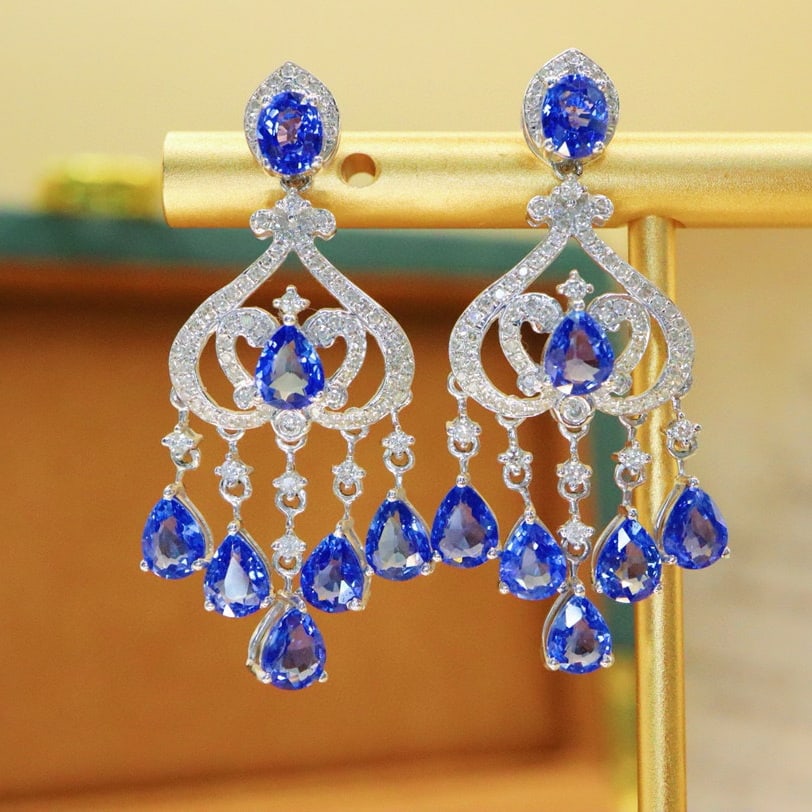 14k Gold 6.05 Ctw Natural Sapphire & Diamond Earrings: Ref:231044444 // gold content:14k gold // main gemstone:sapphire // shape:multiply // carat weight:5. 42ct // color:cornflower blue // treatment:natural // // adjacent gemstone 2 : diamond // number o