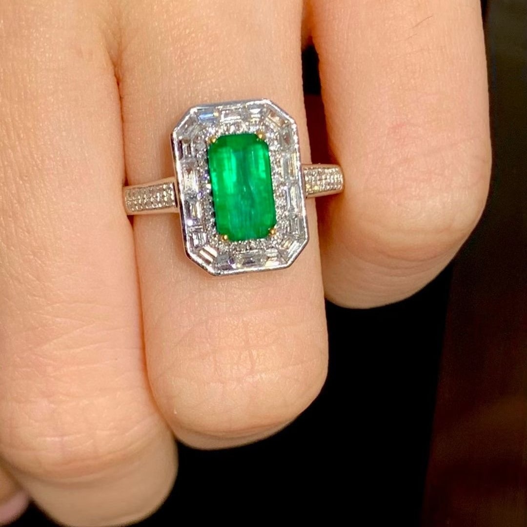14k Gold 0.9 Ct Vivid Green Natural Emerald & Diamond Ring - 3