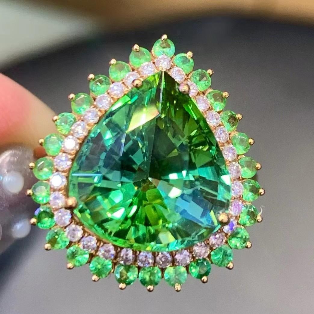 14k Gold 9.0 Ct Natural Tourmaline & Diamond Ring: Ref:231045015 // gold content:14k gold // ring size:7. 25us // // main gemstone:tourmaline // shape:pear // carat weight:9. 0ct // color:green // treatment:natural // // adjacent gemstone 2 : diamond 