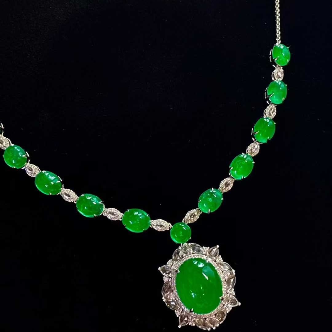 14k Gold 22 Ct Natural Emerald & Diamond & Sapphire Necklace: Ref:231045030 // gold content:14k gold // main gemstone:emerald // shape:oval // carat weight:22ct // color:green // treatment:natural // // adjacent gemstone 2 : diamond // shape:round // clarity
