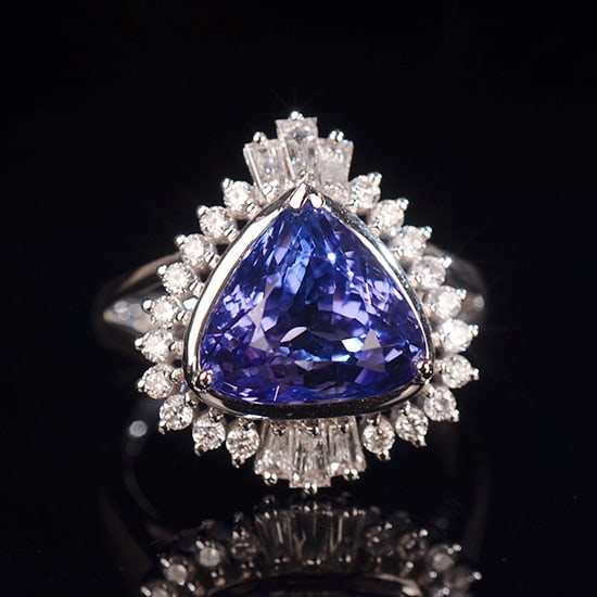 14k Gold 5.58 Ctw Natural Tanzanite & Diamond Ring: Ref:231045047 // gold content:14k gold // ring size:7. 25us // // main gemstone:tanzanite // shape:triangle // carat weight:5. 09ct // color:blue // treatment:natural // // adjacent gemstone 2 :