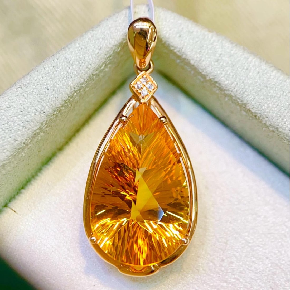 14k Gold 6.81 Ctw Natural Citrine & Diamond Pendant( Without Chain ): Ref:231045051 // gold content:14k gold // main gemstone:citrine // shape:pear // carat weight:6. 8ct // color:yellow // treatment:natural // // adjacent gemstone 2 : diamond // number of stones:4 //