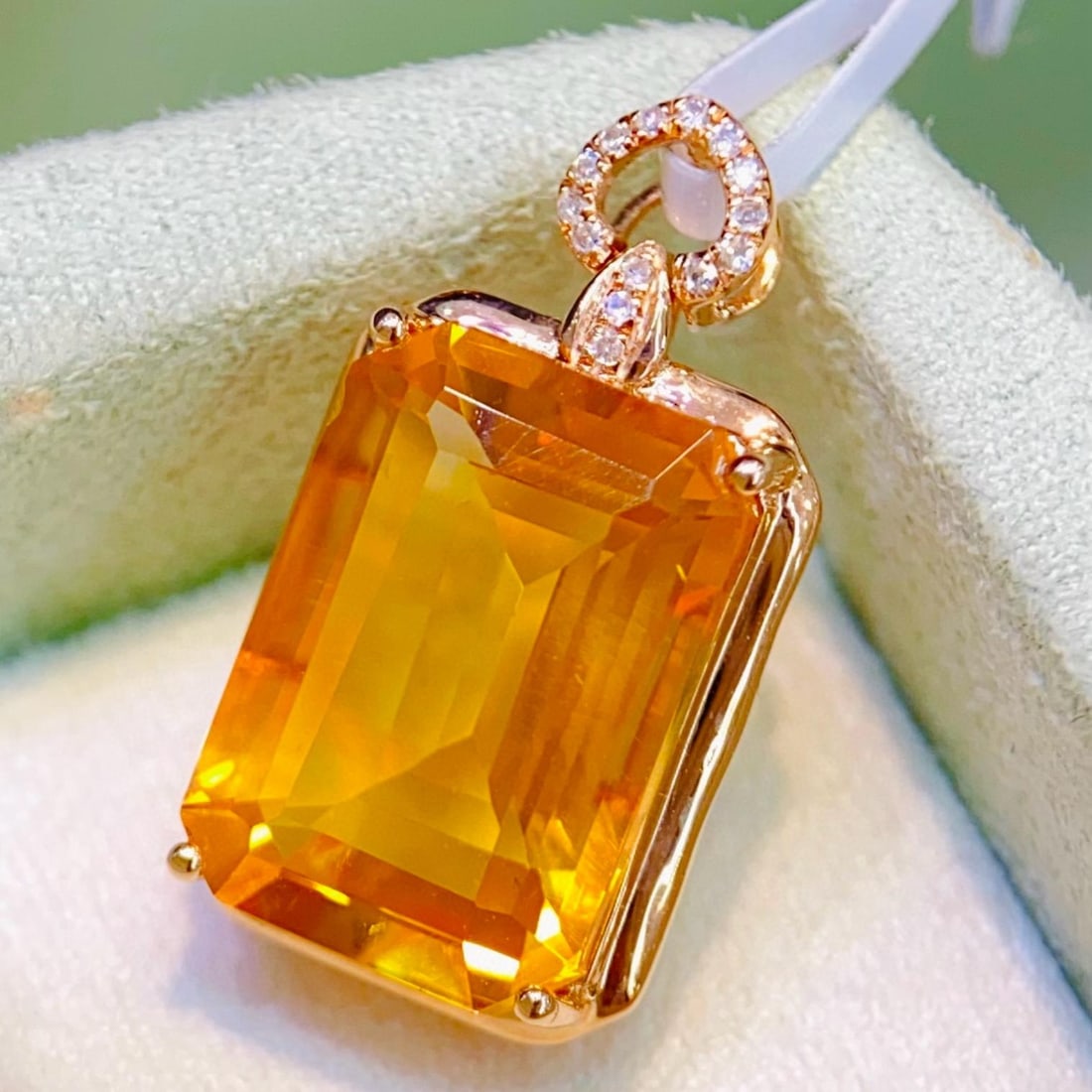 14k Gold 6.64 Ctw Natural Citrine & Diamond Pendant( Without Chain ): Ref:231045052 // gold content:14k gold // main gemstone:citrine // shape:octagonal // carat weight:6. 6ct // color:yellow // treatment:natural // // adjacent gemstone 2 : diamond // number of