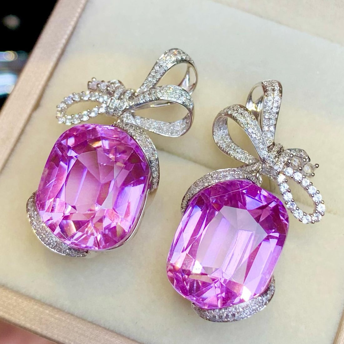 14k Gold 39.2 Ct Natural Kunzite & Diamond Earrings: Ref:231045055 // gold content:14k gold // main gemstone:kunzite // shape:cushion // carat weight:39. 2ct // color:purple // treatment:natural // // adjacent gemstone 2 : diamond // shape:round // clar