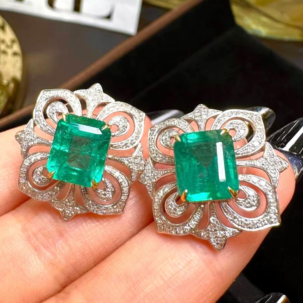 14k Gold 7.35 Ct Natural Emerald & Diamond Earrings: Ref:231045056 // gold content:14k gold // main gemstone:emerald // shape:octagonal // carat weight:7. 35ct // color:green // treatment:natural // // adjacent gemstone 2 : diamond // shape:round // cla