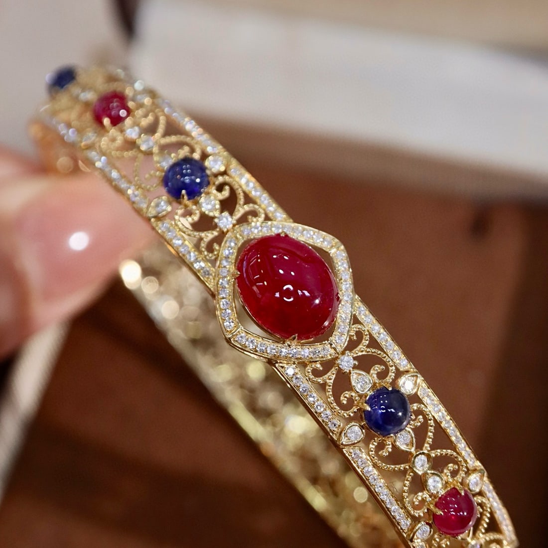 14k Gold 6.75 Ctw Natural Ruby & Diamond Bangle: Ref:231045063 // gold content:14k gold // main gemstone:ruby // shape:oval // carat weight:5. 70ct // color:red // treatment:natural // // adjacent gemstone 2 : diamond // shape:round // carat