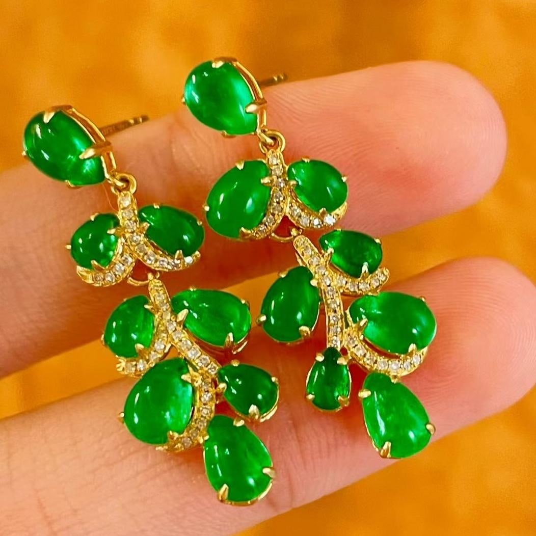 14k Gold 5.5 Ct Natural Emerald & Diamond Earrings: Ref:231045065 // gold content:14k gold // main gemstone:emerald // shape:pear // carat weight:5. 5ct // color:green // treatment:natural // // adjacent gemstone 2 : diamond // number of stones:66 //
