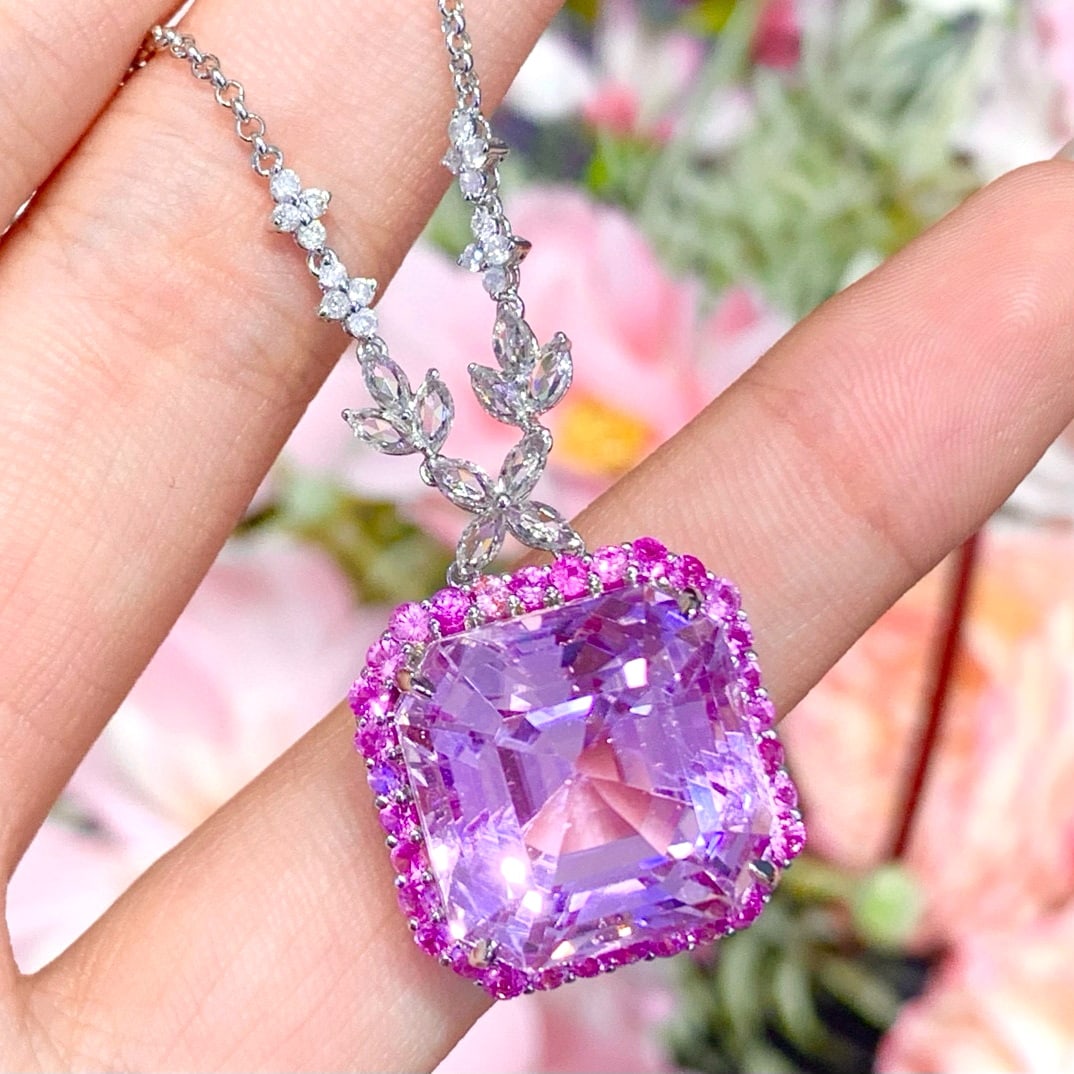 14k Gold 28.6 Ct Natural Kunzite & Sapphire & Diamond Necklace: Ref:231045093 // gold content:14k gold // main gemstone:kunzite // shape:octagonal // carat weight:28. 6ct // color:purple // treatment:natural // // adjacent gemstone 2 : sapphire // shape:multiply