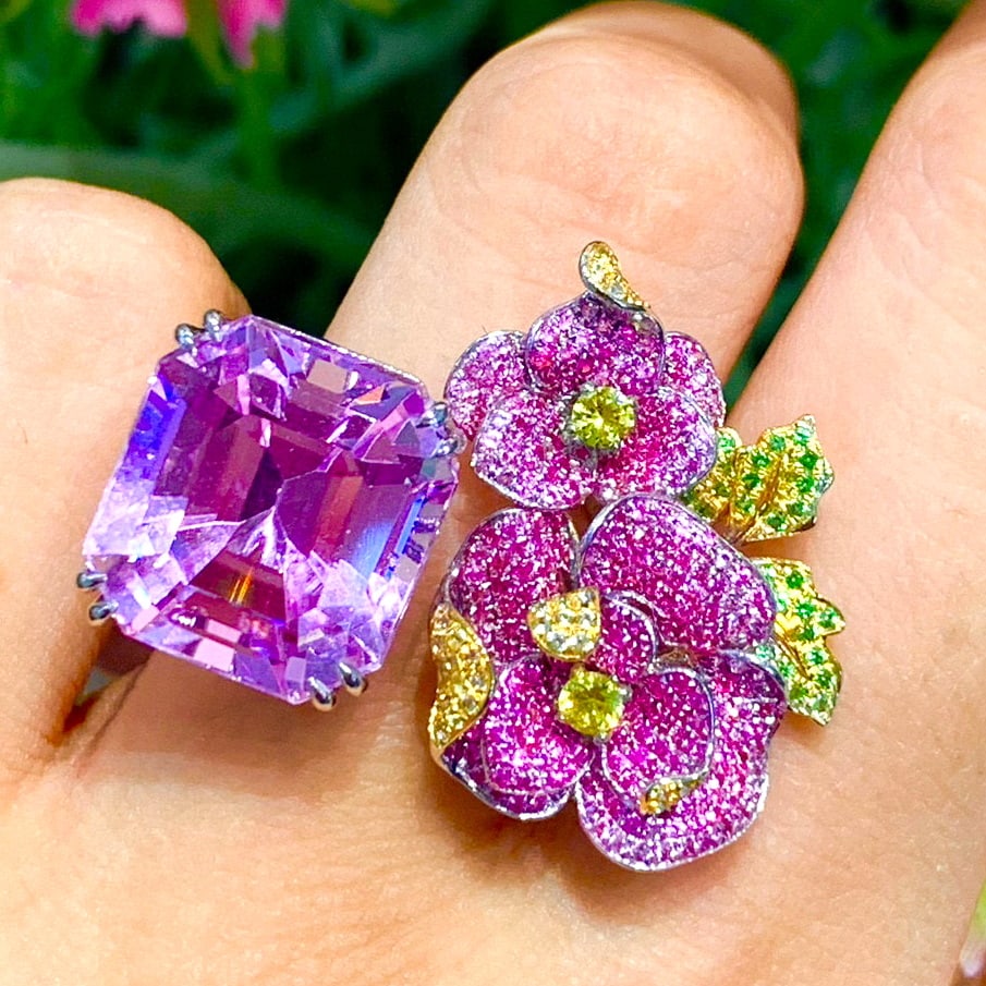14k Gold 15.05 Ct Natural Kunzite & Sapphire & Tsavorite Ring: Ref:231045094 // gold content:14k gold // ring size:7. 25us // // main gemstone:kunzite // shape:octagonal // carat weight:15. 05ct // color:purple // treatment:natural // // adjacent gemstone 2 :
