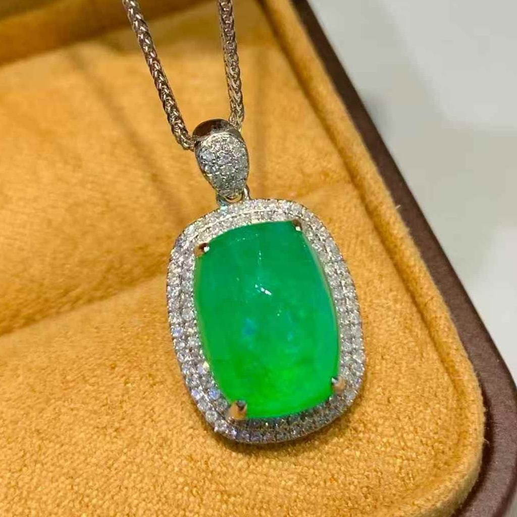 14k Gold 6 Ct Vivid Green Natural Emerald & Diamond Pendant( Without Chain ): Ref:231045103 // gold content:14k gold // main gemstone:emerald // shape:sugar-loaf // carat weight:6ct // color:vivid green // treatment:natural // // adjacent gemstone 2 : diamond // shape:round //