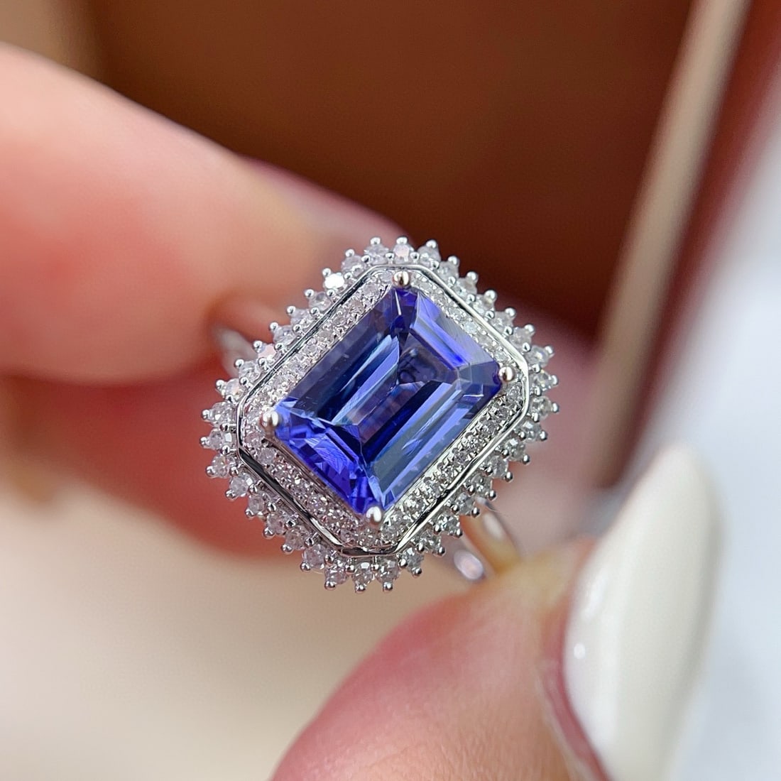 14k Gold 1.8 Ct Natural Tanzanite & Diamond Ring: Ref:231045125 // gold content:14k gold // ring size:7. 25us // // main gemstone:tanzanite // shape:octagonal // carat weight:1. 8ct // color:blue // treatment:natural // // adjacent gemstone 2 :