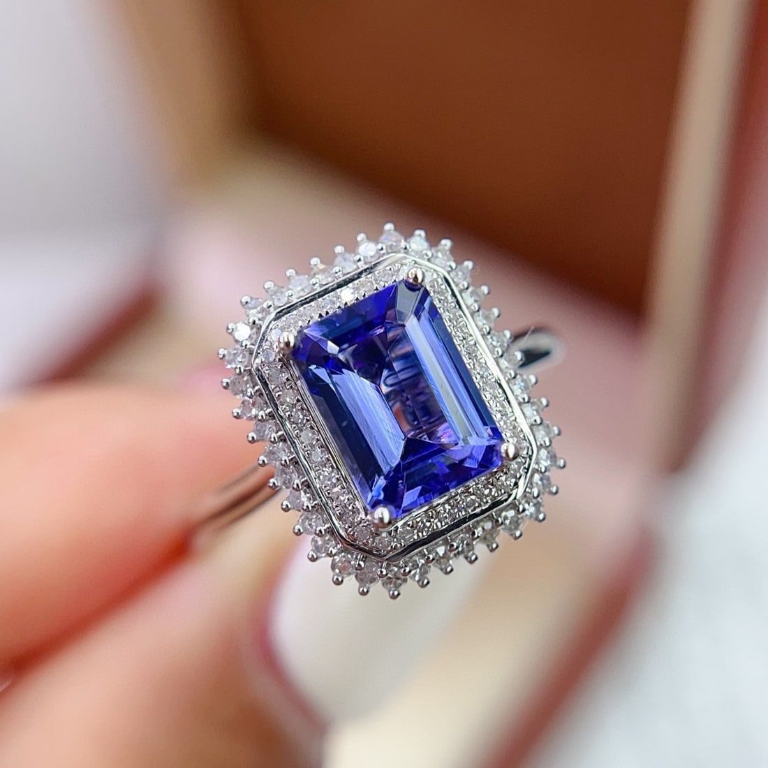 14k Gold 1.8 Ct Natural Tanzanite & Diamond Ring - 2