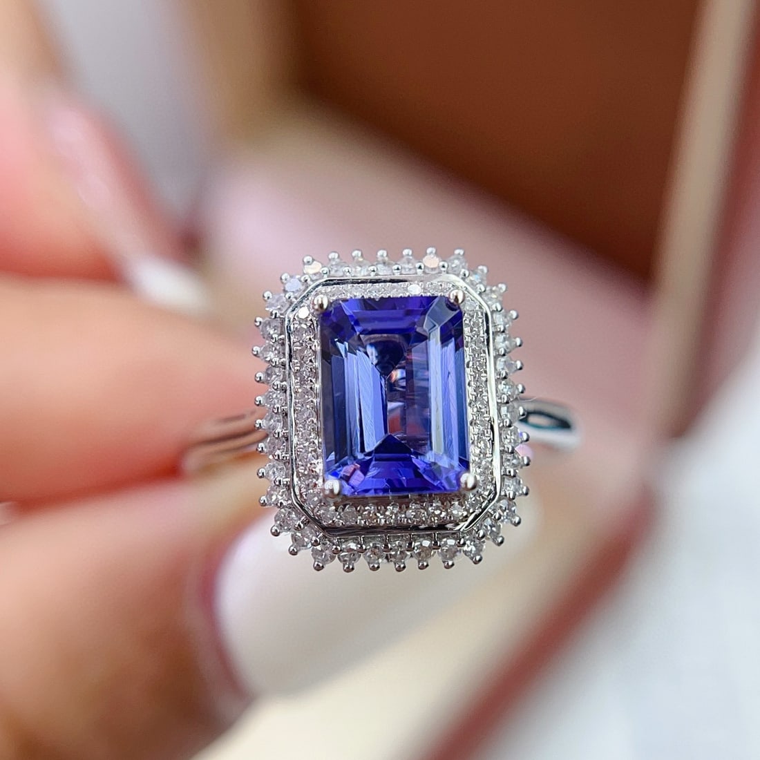 14k Gold 1.8 Ct Natural Tanzanite & Diamond Ring - 3