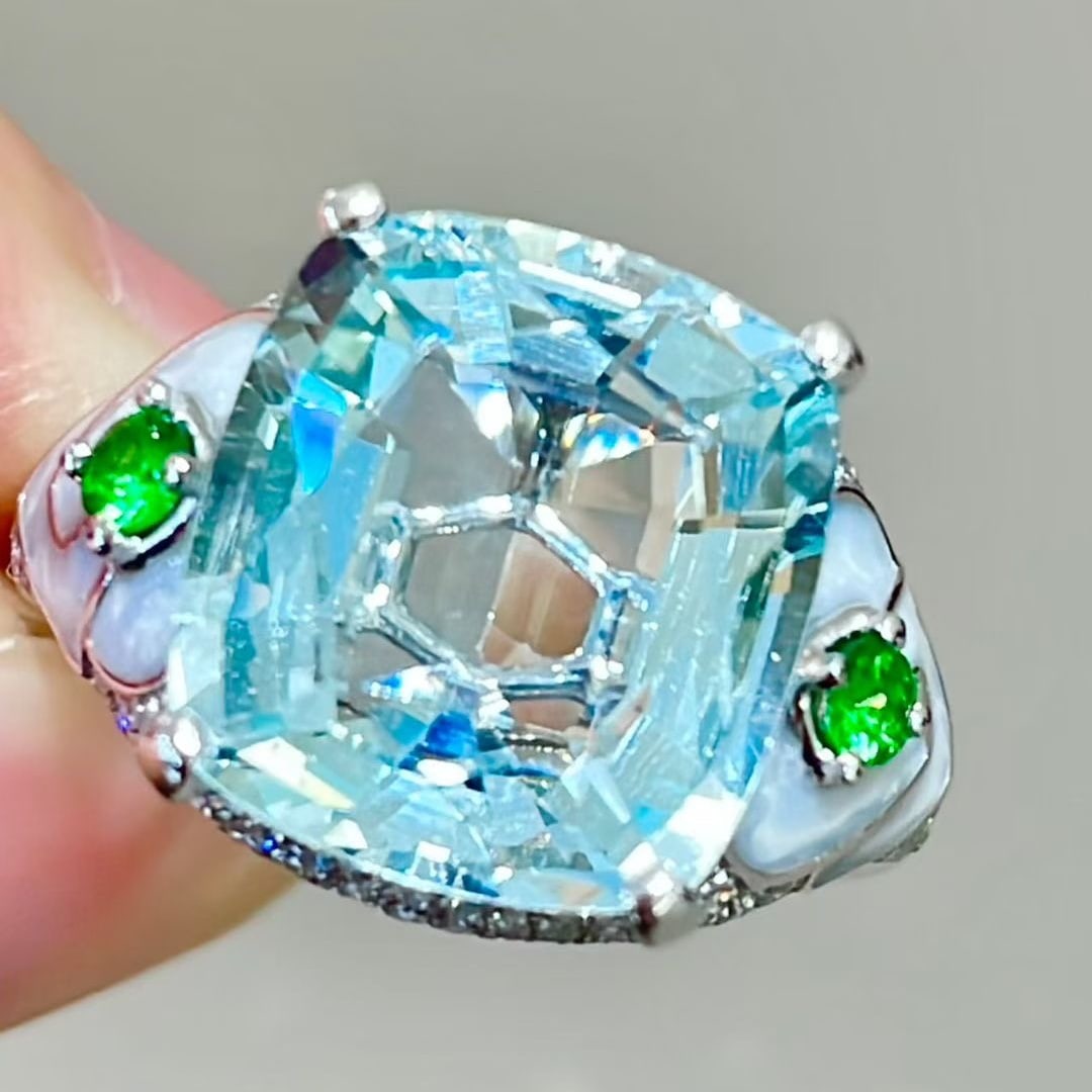 14k Gold 6.5 Ct Natural Aquamarine & Tsavorite & Pearl Shell Ring: Ref:231045126 // gold content:14k gold // ring size:7. 25us // // main gemstone:aquamarine // shape:cushion // carat weight:6. 5ct // color:blue // treatment:natural // // adjacent gemstone 2 :