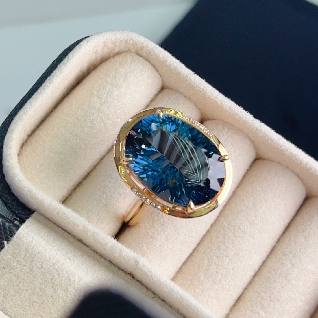 14k Gold 12 Ct Natural Topaz & Diamond Ring - 3