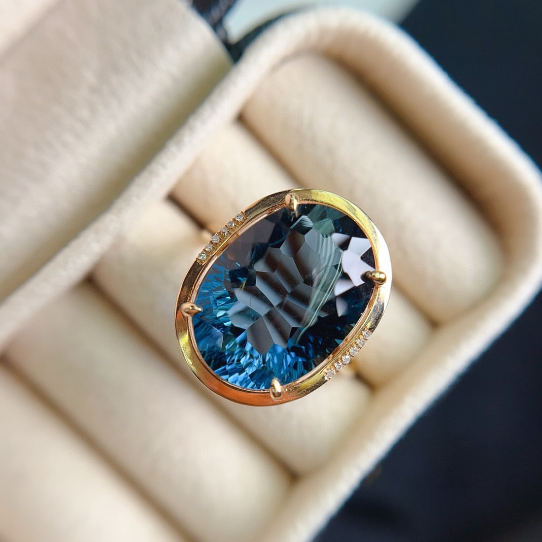 14k Gold 12 Ct Natural Topaz & Diamond Ring - 4