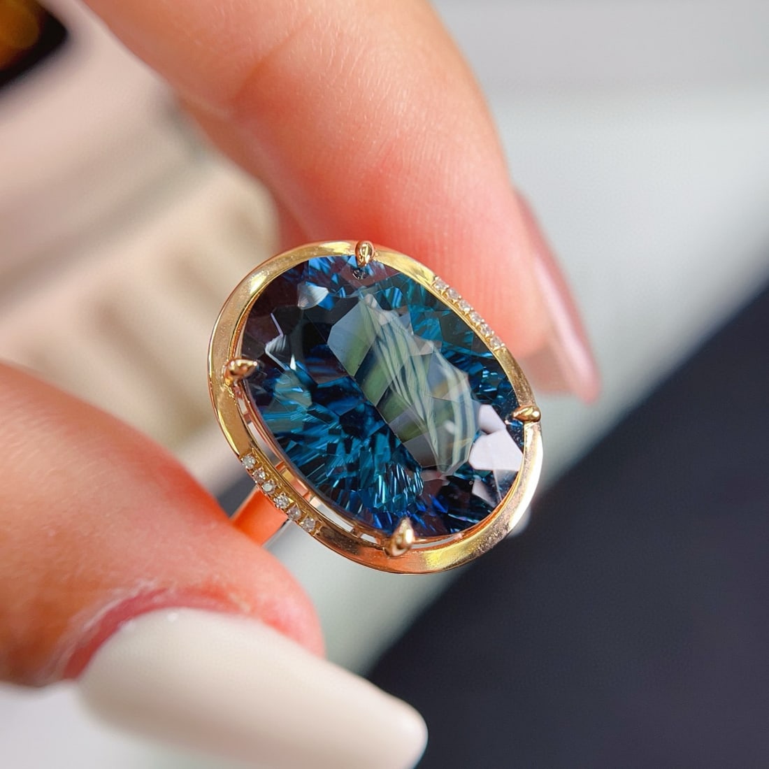 14k Gold 12 Ct Natural Topaz & Diamond Ring - 5