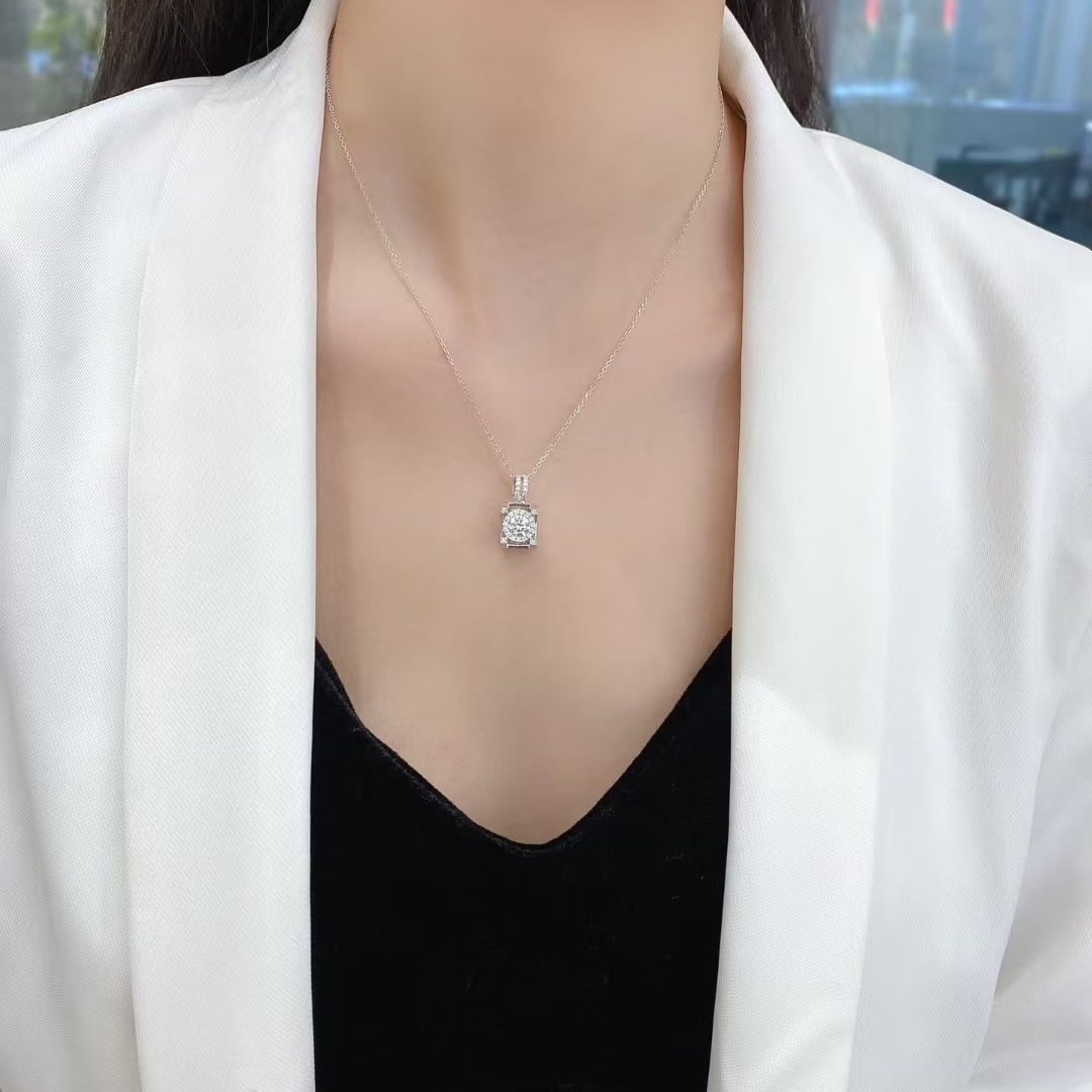 Gia Certified 14k Gold 0.68 Ctw Natural E Vs1 Round Diamond Necklace - 2