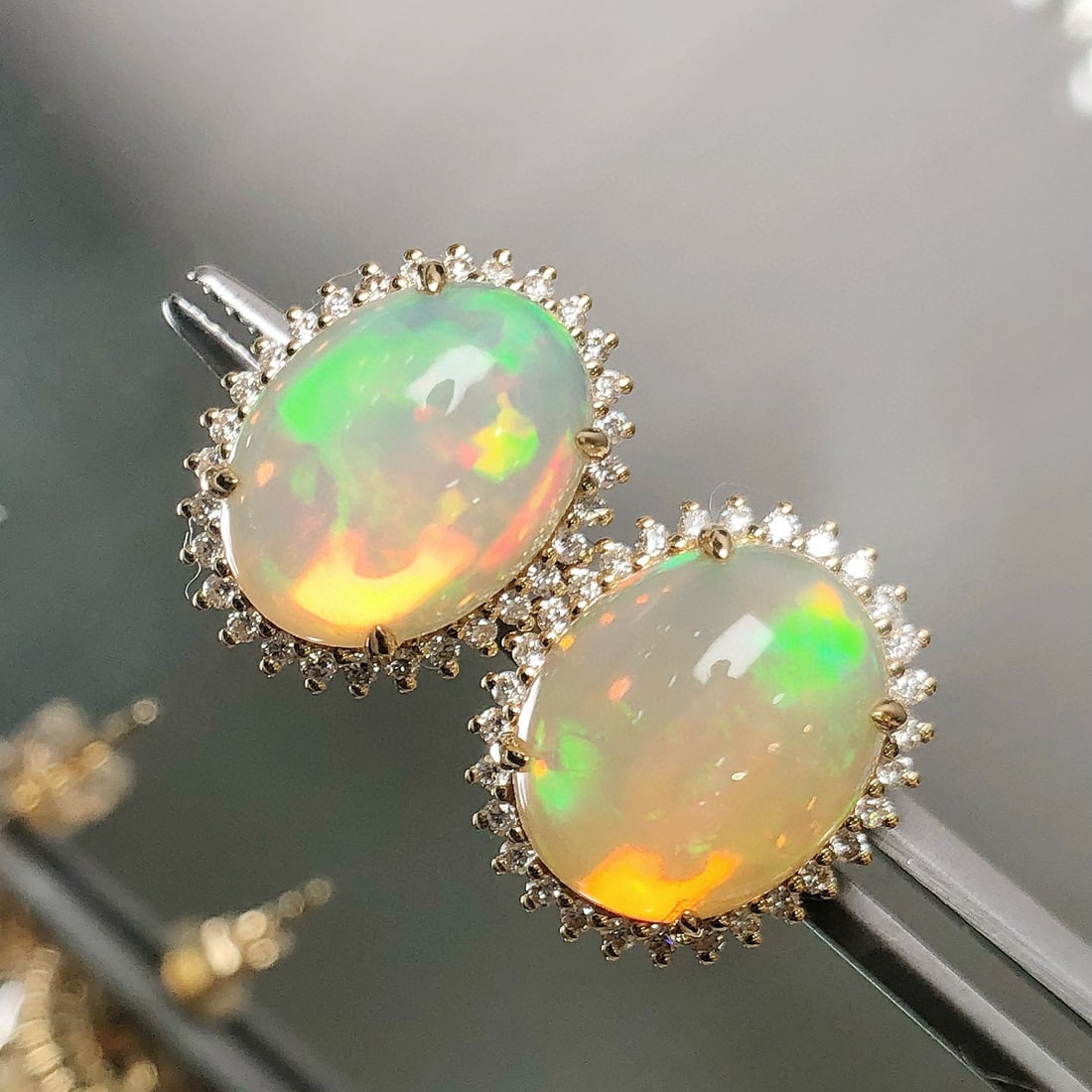 14k Gold 4.47 Ctw Natural Opal & Diamond Earrings: Ref:231045161 // gold content:14k gold // main gemstone:opal // shape:oval // carat weight:4. 17ct // color:white // treatment:natural // // adjacent gemstone 2 : diamond // shape:round // carat weigh
