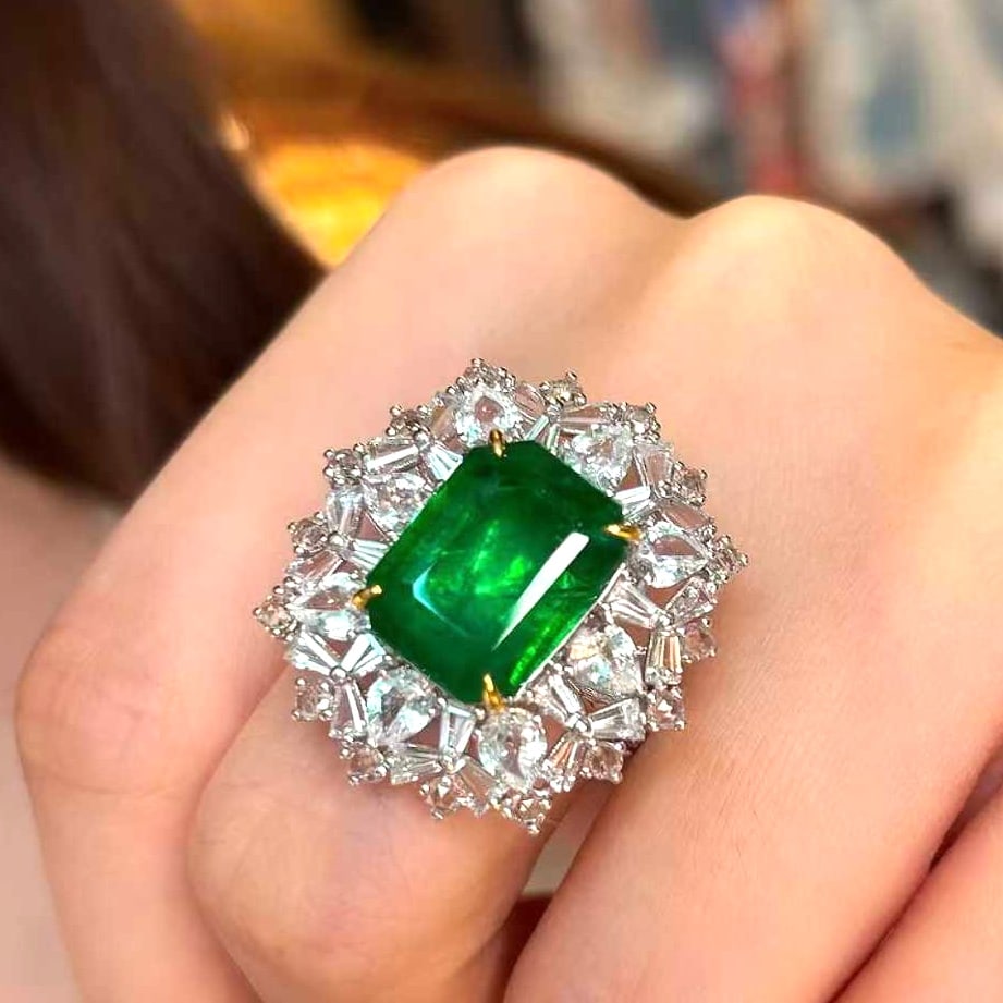 14k Gold 8.8 Ct Natural Emerald & Sapphire Ring: Ref:231045173 // gold content:14k gold // ring size:7. 25us // // main gemstone:emerald // shape:octagonal // carat weight:8. 8ct // color:green // treatment:natural // // adjacent gemstone 2 :