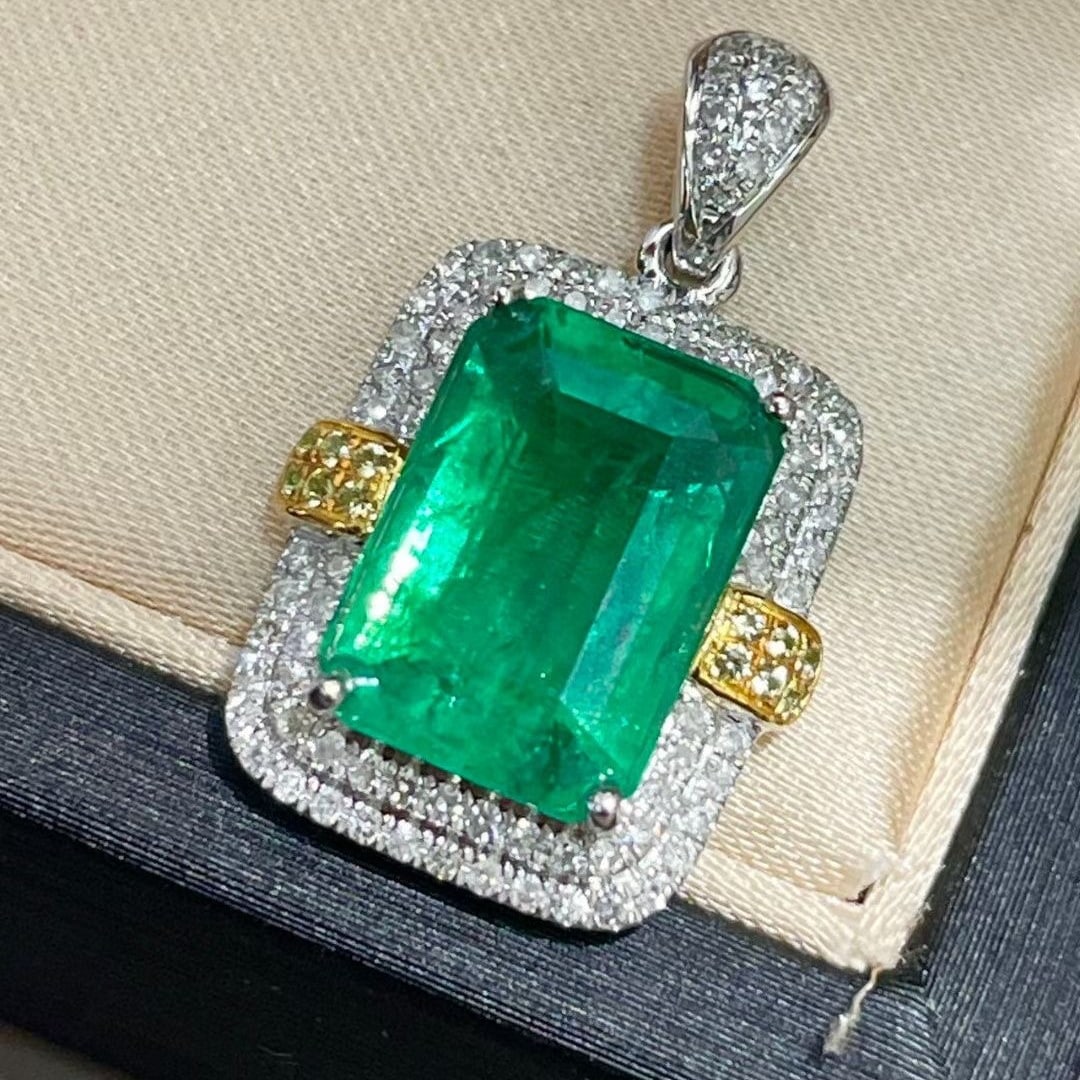 14k Gold 2.45 Ct Natural Emerald & Diamond Pendant( Without Chain ) - 4