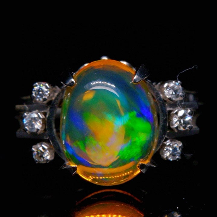 14k Gold 2.84 Ctw Natural Opal & Diamond Ring: Ref:231045199 // gold content:14k gold // ring size:7. 25us // // main gemstone:opal // shape:oval // carat weight:2. 74ct // color:color // treatment:natural // // adjacent gemstone 2 : diamond // sh