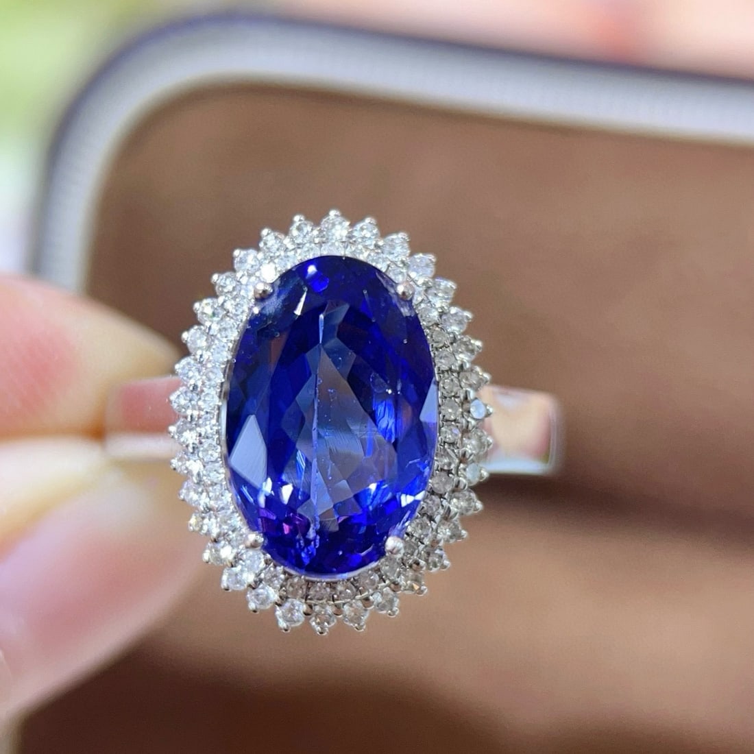 14k Gold 3.53 Ctw Natural Tanzanite & Diamond Ring: Ref:231045205 // gold content:14k gold // ring size:7. 25us // // main gemstone:tanzanite // shape:oval // carat weight:2. 95ct // color:blue // treatment:natural // // adjacent gemstone 2 : diamond