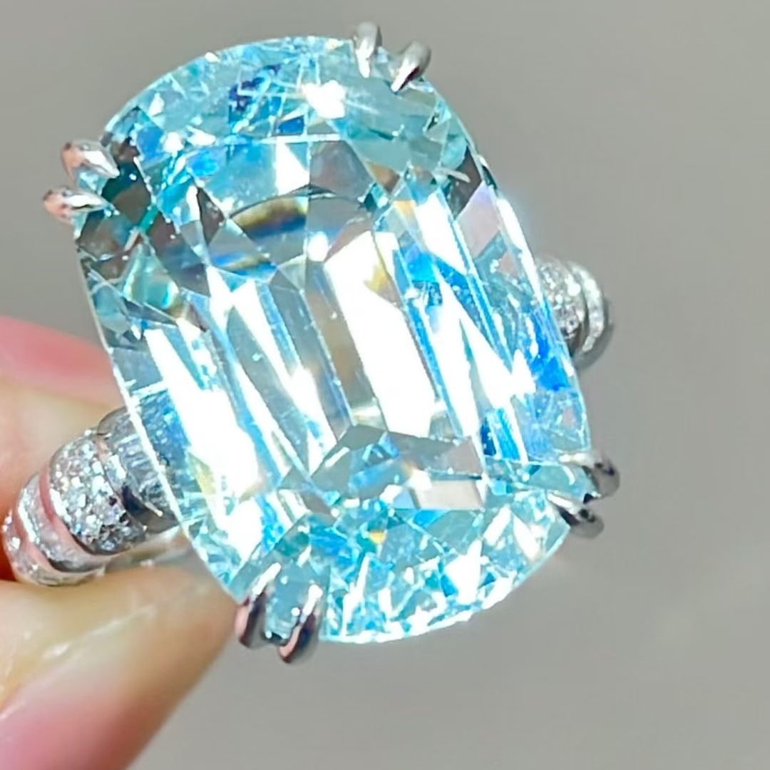 14k Gold 13.99 Ct Natural Aquamarine & Diamond Ring: Ref:231045207 // gold content:14k gold // ring size:7. 25us // // main gemstone:aquamarine // shape:cushion // carat weight:13. 99ct // color:blue // treatment:natural // // adjacent gemstone 2 :