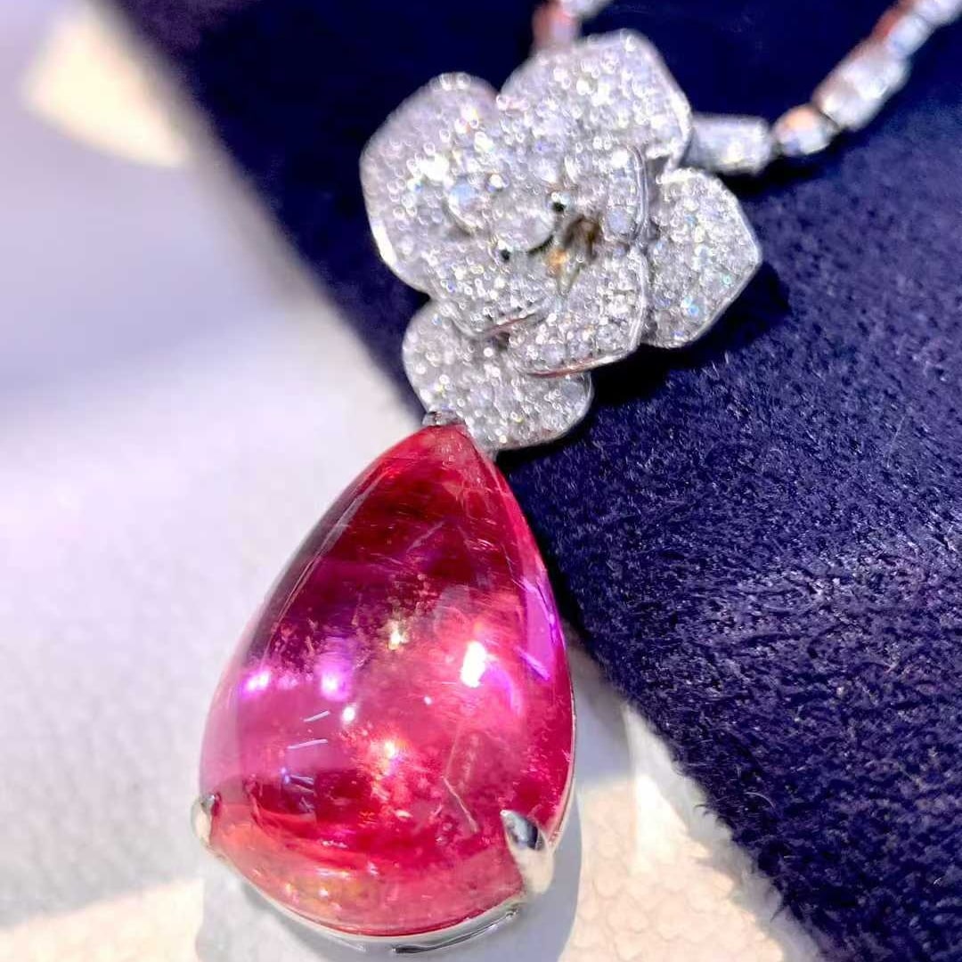 14k Gold 6.8 Ct Natural Tourmaline & Diamond Pendant( Without Chain ): Ref:231045208 // gold content:14k gold // main gemstone:tourmaline // shape:pear // carat weight:6. 8ct // color:red // treatment:natural // // adjacent gemstone 2 : diamond // shape:round // clarity 