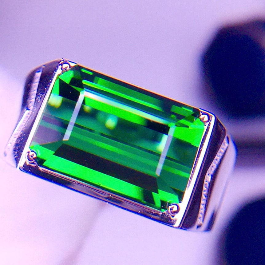 14k Gold 8.65 Ct Natural Tourmaline & Diamond & Men¡¯s Ring: Ref:231045210 // gold content:14k gold // ring size:8us // // main gemstone:tourmaline // shape:octagonal // carat weight:8. 65ct // color:green // treatment:natural // // adjacent gemstone 2 : diamon