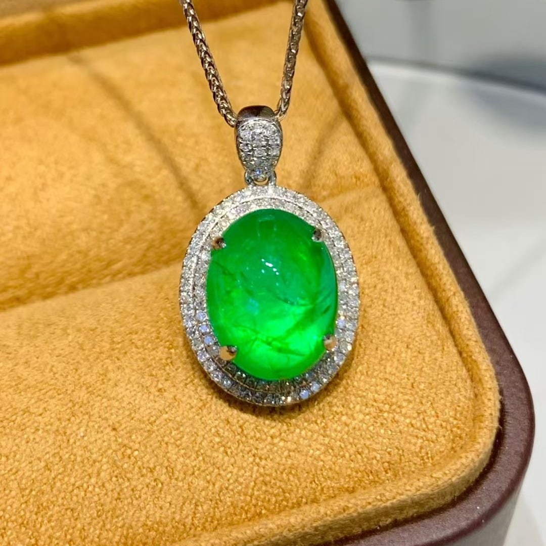 14k Gold 4.8 Ct Natural Emerald & Diamond Pendant( Without Chain ): Ref:231045215 // gold content:14k gold // main gemstone:emerald // shape:oval // carat weight:4. 8ct // color:green // treatment:natural // // adjacent gemstone 2 : diamond // shape:round // clarity