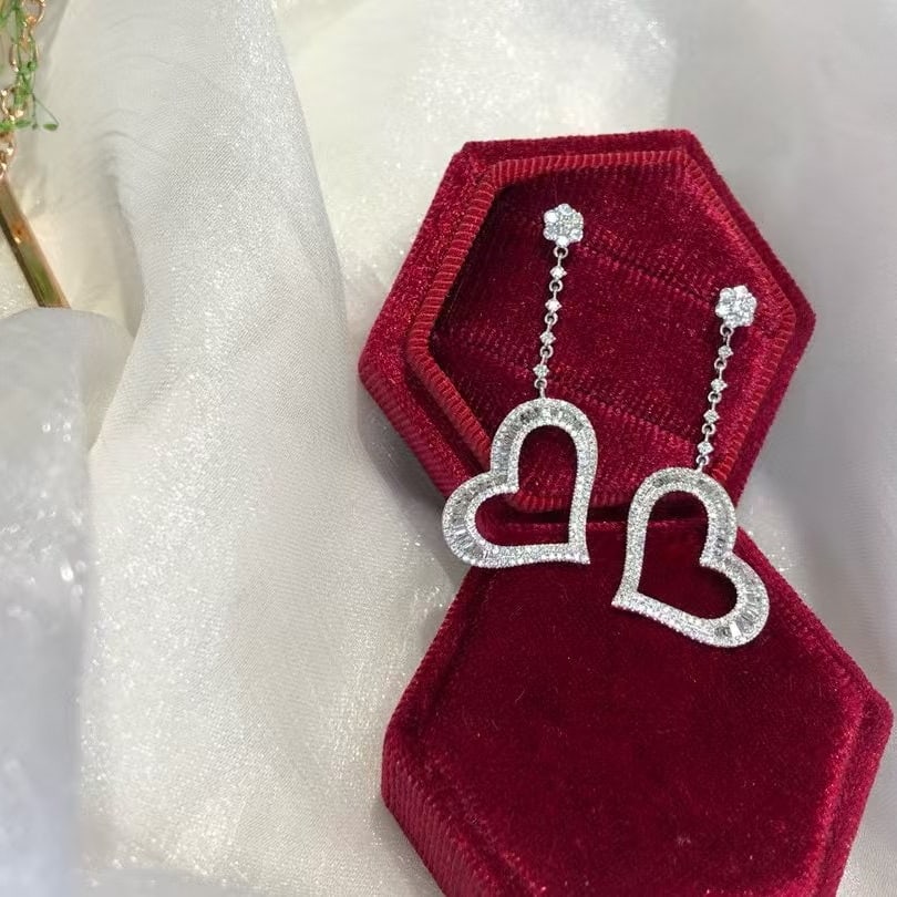14k Gold 1.32 Ct Natural H Diamond Earrings: Ref:231045233 // gold content:14k gold // main gemstone:diamond // shape:multiply // carat weight:1. 32ct // clarity grade:vs-si // color:h // treatment:natural // Low Estimate: 3700 Condition: New