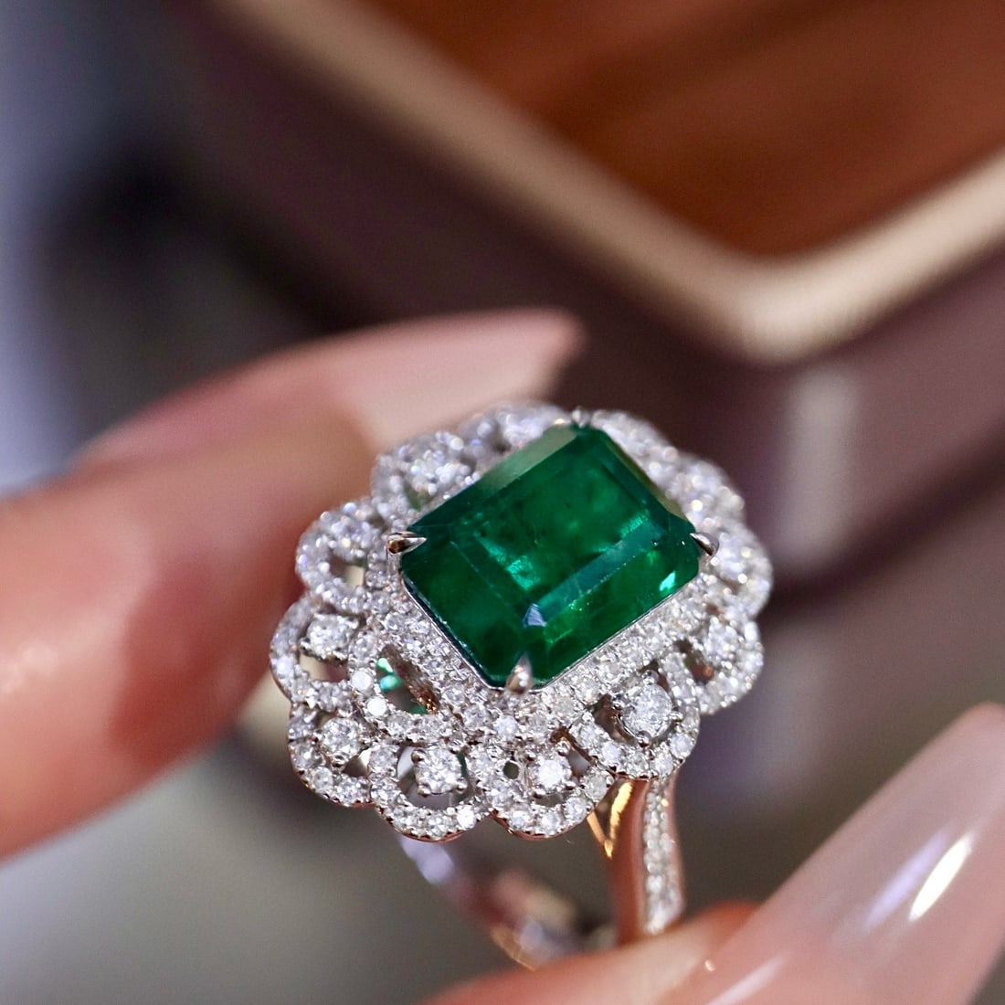 14k Gold 3.11 Ctw Vivid Green Natural Emerald & Diamond Ring - 2