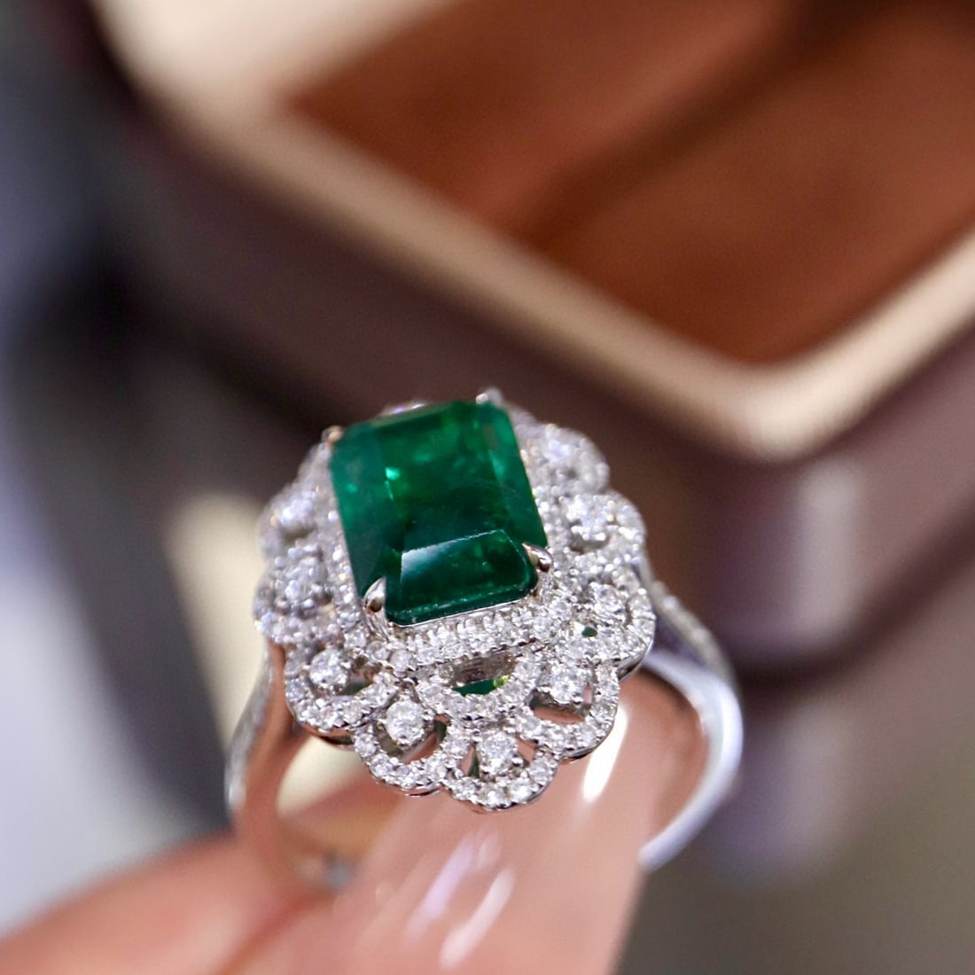 14k Gold 3.11 Ctw Vivid Green Natural Emerald & Diamond Ring - 4