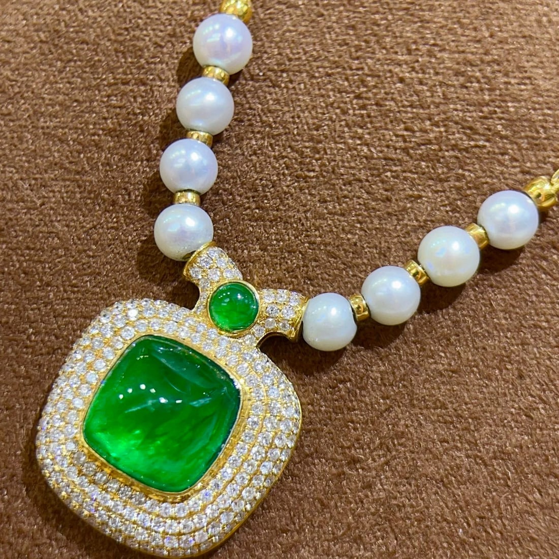 14k Gold 4.90 Ctw Vivid Green Natural Emerald & Diamond Necklace - 2