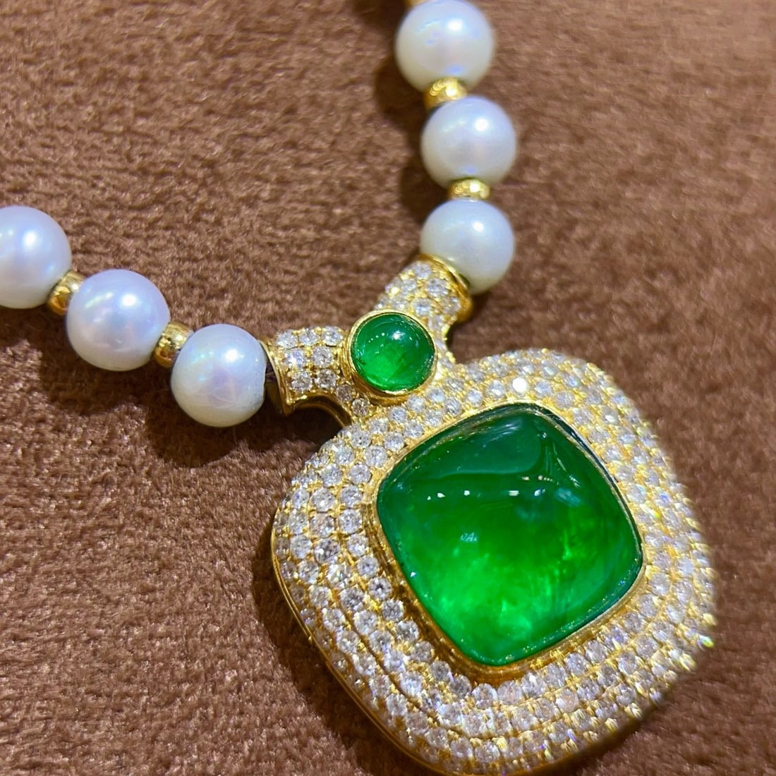 14k Gold 4.90 Ctw Vivid Green Natural Emerald & Diamond Necklace - 3