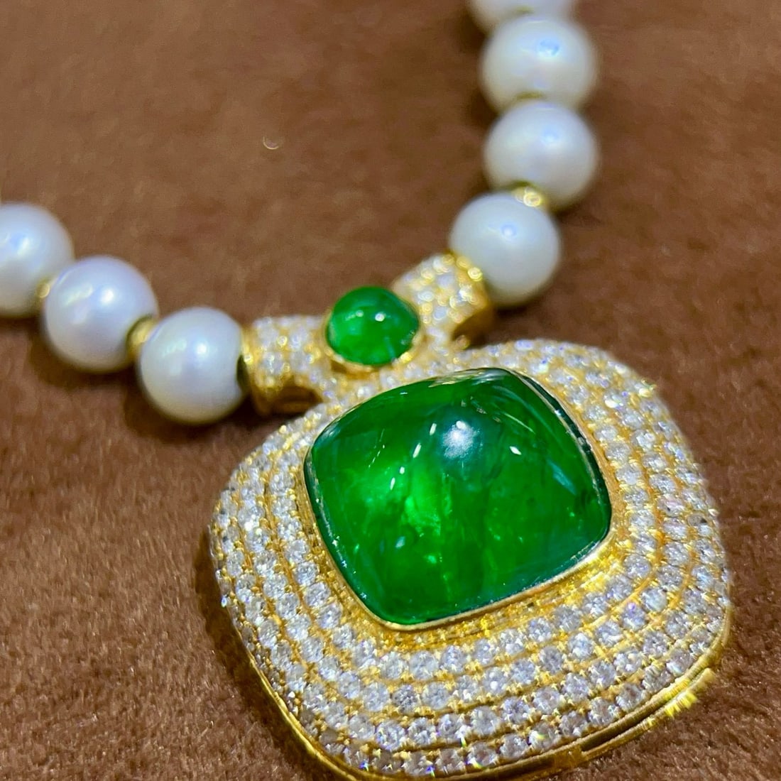 14k Gold 4.90 Ctw Vivid Green Natural Emerald & Diamond Necklace - 4