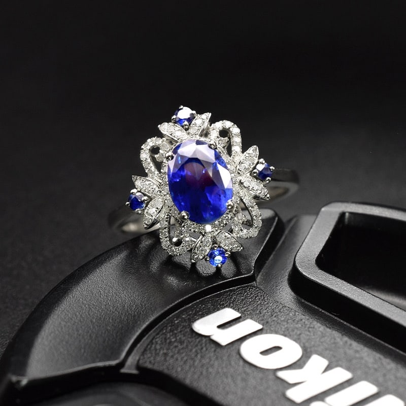 14k Gold 2.19 Ctw Natural Sapphire & Diamond Ring: Ref:231046048 // gold content:14k gold // ring size:7. 25us // // main gemstone:sapphire // shape:oval // carat weight:2. 01ct // color:blue // treatment:natural // // adjacent gemstone 2 : diamond