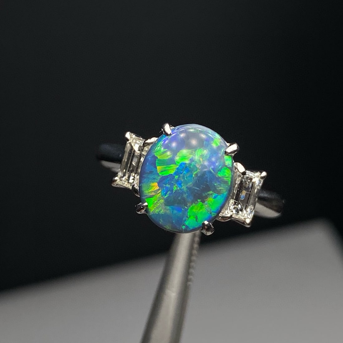 14k Gold 2.57 Ctw Natural Opal & Diamond Ring: Ref:231046054 // gold content:14k gold // ring size:7. 25us // // main gemstone:opal // shape:oval // carat weight:1. 95ct // color:color // treatment:natural // // adjacent gemstone 2 : diamond // sh