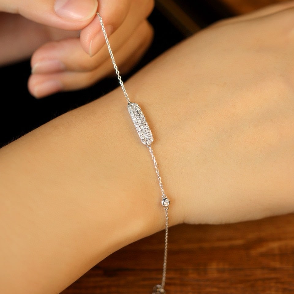 14k Gold 0.50 Ct Natural H Diamond Bracelet: Ref:231046058 // gold content:14k gold // main gemstone:diamond // shape:multiply // carat weight:0. 50ct // clarity grade:vs-si // color:h // treatment:natural // Low Estimate: 1500 Condition: New