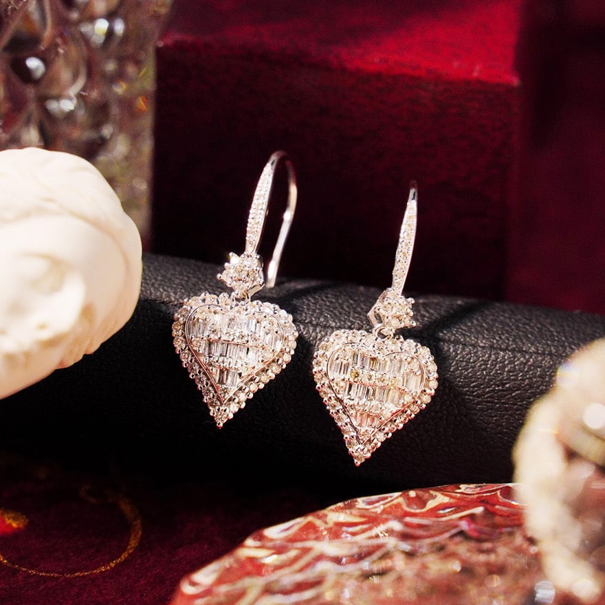14k Gold 1.1 Ct Natural H Diamond Earrings: Ref:231046061 // gold content:14k gold // main gemstone:diamond // shape:multiply // carat weight:1. 1ct // clarity grade:vs-si // color:h // treatment:natural // High Estimate: 6300 Condition: New Lo