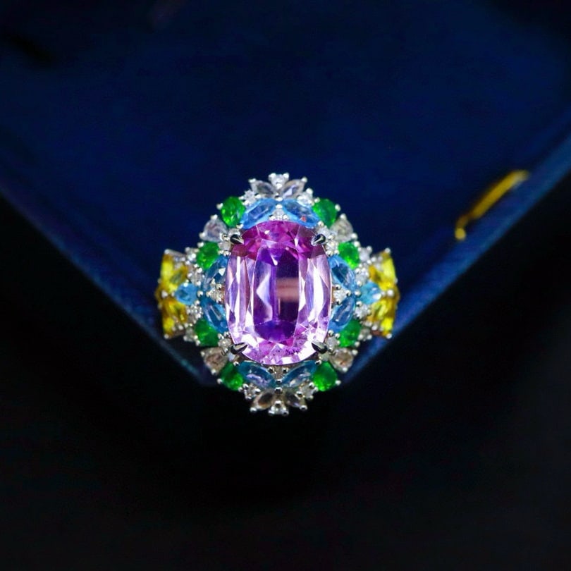 14k Gold 5.6 Ct Natural Kunzite Ring: Ref:231046069 // gold content:14k gold // ring size:7. 25us // // main gemstone:kunzite // shape:oval // carat weight:5. 6ct // color:purple // treatment:natural // High Estimate: 7900 Condition: New