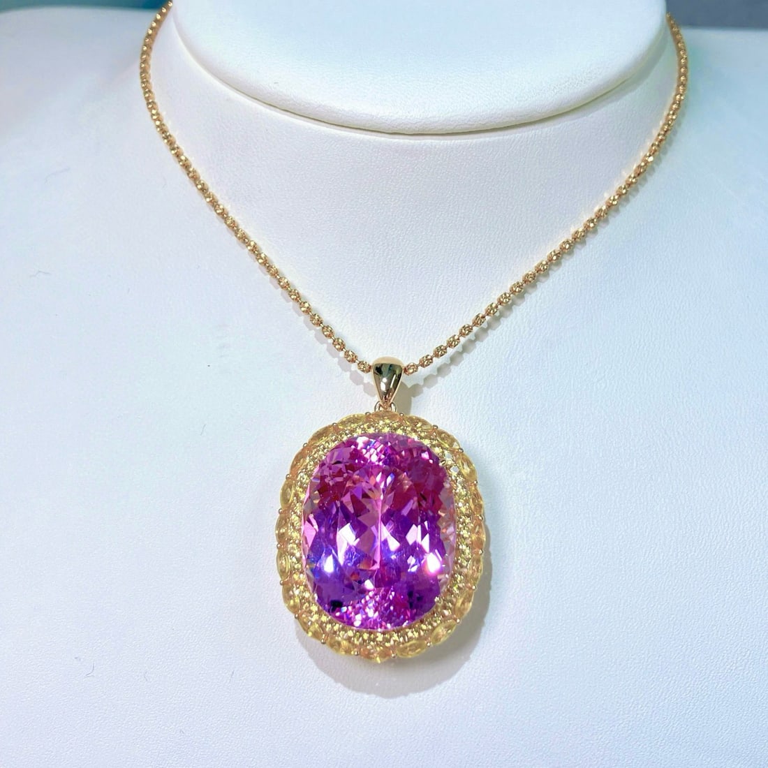 14k Gold 53.0 Ctw Natural Kunzite & Sapphire Pendant( Without Chain ): Ref:231046072 // gold content:14k gold // main gemstone:kunzite // shape:oval // carat weight:49. 1ct // color:purple // treatment:natural // // adjacent gemstone 2 : sapphire // shape:multiply //