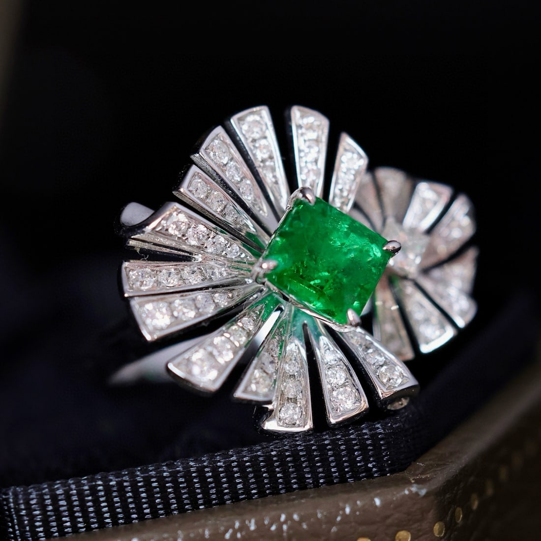 14k Gold 1.54 Ctw Vivid Green Natural Emerald & Diamond Ring - 2