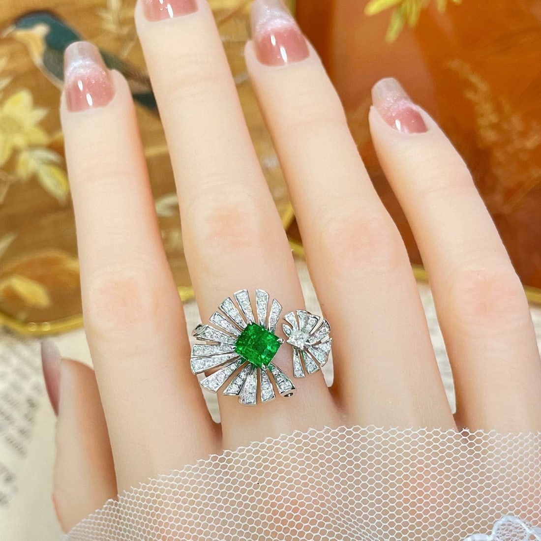 14k Gold 1.54 Ctw Vivid Green Natural Emerald & Diamond Ring - 5