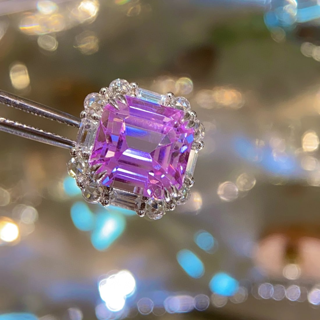 14k Gold 11.2 Ct Natural Kunzite & Sapphire Pendant( Without Chain ): Ref:231046124 // gold content:14k gold // main gemstone:kunzite // shape:octagonal // carat weight:11. 2ct // color:purple // treatment:natural // // adjacent gemstone 2 : sapphire // shape:multiply
