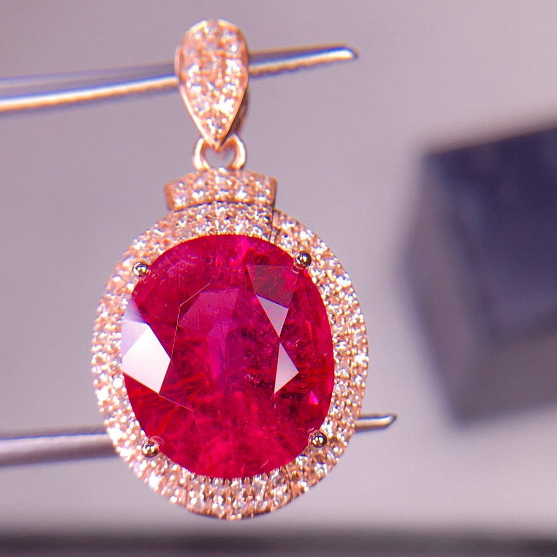14k Gold 3.68 Ct Natural Tourmaline & Diamond Pendant( Without Chain ): Ref:231046131 // gold content:14k gold // main gemstone:tourmaline // shape:oval // carat weight:3. 68ct // color:red // treatment:natural // // adjacent gemstone 2 : diamond // shape:round // clarity
