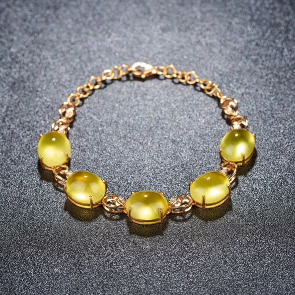14k Gold 22.5 Ct Natural Prehnite & Diamond Bracelet: Ref:231046136 // gold content:14k gold // main gemstone:prehnite // shape:oval // carat weight:22. 5ct // color:yellow // treatment:natural // // adjacent gemstone 2 : diamond // shape:round //