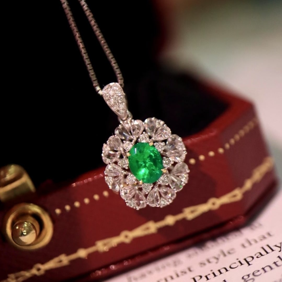 14k Gold 0.77 Ctw Vivid Green Natural Emerald & Diamond Pendant( Without Chain ) - 4